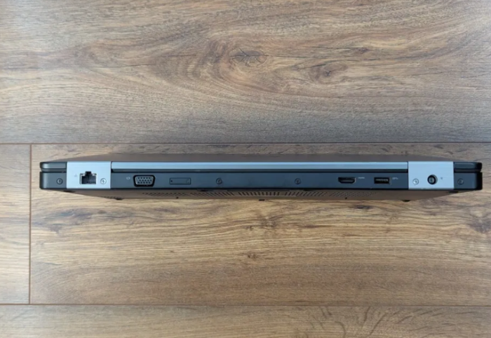 Ноутбук Б-клас Dell Latitude 5570 / 15.6" (1366x768) TN / Intel Core i5-6440HQ (4 ядра по 2.6 - 3.5 GHz) / 8 GB DDR4 / 256 GB SSD / Intel HD Graphics 530 / WebCam б/в - зображення 6