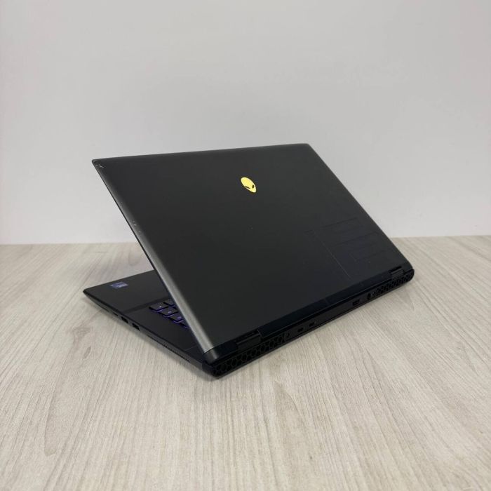 Ігровий ультрабук Б-класу Dell Alienware m16 R2 / 16" (2560x1600) IPS / Intel Core Ultra 9 185H (16 (22) ядер по 1,8 - 5,1 ГГц) / 32 ГБ DDR5 / 1000 ГБ SSD / nVidia GeForce RTX 4070, 8 ГБ GDDR6, 128-біт / WebCam б/в - зображення 7