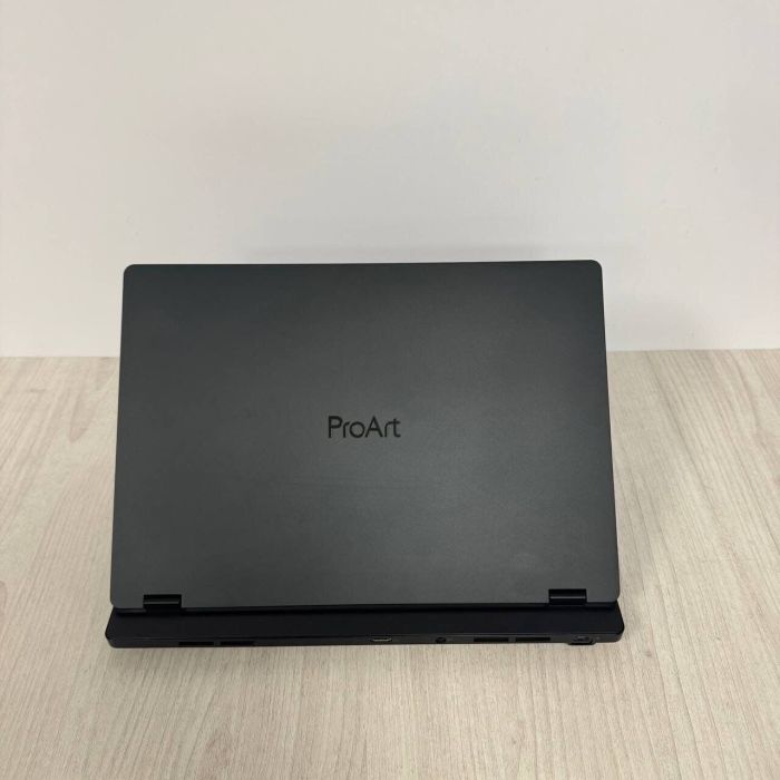 Ігровий ноутбук Asus ProArt Studiobook / 16" (2560x1600) OLED Touch / Intel Core i9-13980HX (24 (32) ядра по 2,2 - 5,5 ГГц) / 16 ГБ DDR5 / 512 ГБ SSD NVMe / nVidia Quadro RTX 3000, 6 ГБ GDDR6, 192-bit / WebCam б/в - зображення 8