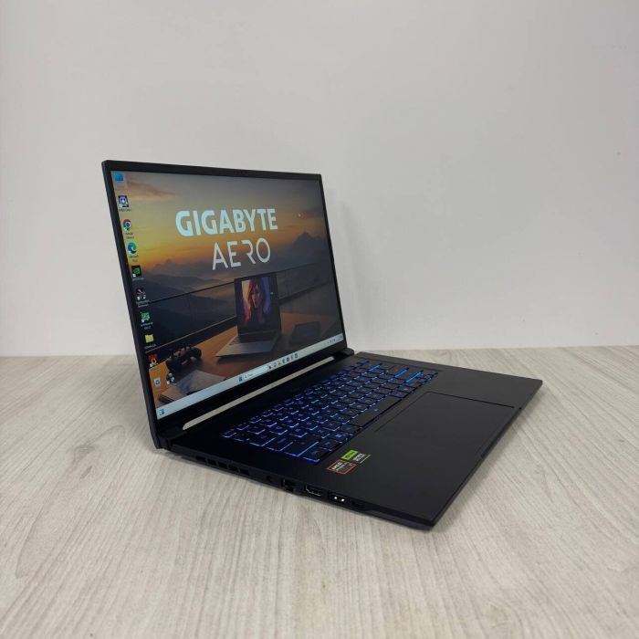 Ігровий ноутбук Gigabyte Aero X16 1VH / 16" (2560x1600) IPS / AMD Ryzen Al 7 350 (8 (16) ядер по 2,0 - 5,0 ГГц) / 32 ГБ DDR5 / 1000 ГБ SSD / nVidia GeForce RTX 5060, 8 ГБ GDDR7, 128-біт / WebCam б/в - зображення 4