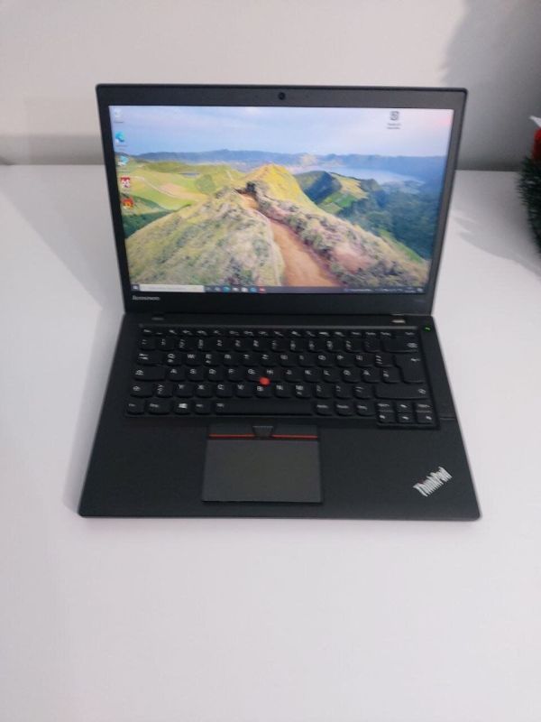 Ноутбук Б-клас Lenovo ThinkPad T450s / 14" (1600x900) TN / Intel Core i5-5200U (2 (4) ядра по 2.2 - 2.7 GHz) / 12 GB DDR3 / 250 GB SSD / Intel HD Graphics 5500 / WebCam б/в - зображення 2