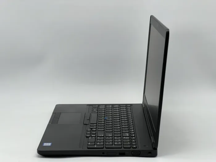 Ноутбук Dell Latitude 5590, i5-7300U, 8 GB, 120 GB, Intel HD Graphics 620, 1366x768, TN [SH26051070] БУ - зображення 3