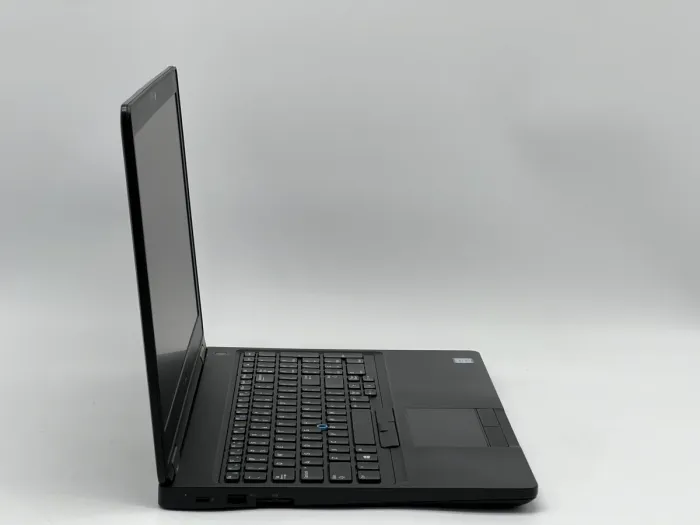 Ноутбук Dell Latitude 5590, i5-7300U, 8 GB, 120 GB, Intel HD Graphics 620, 1366x768, TN [SH26061030] БУ - зображення 2