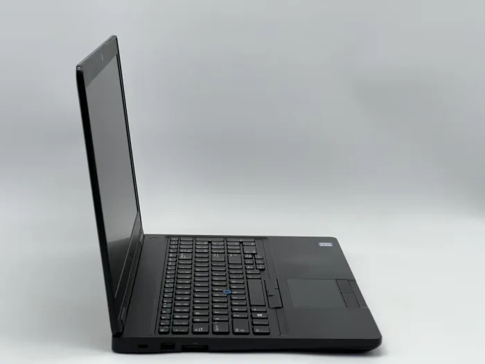 Ноутбук Dell Latitude 5590, i5-7300U, 8 GB, 120 GB, Intel HD Graphics 620, 1366x768, TN [SH26051089] БУ - зображення 2