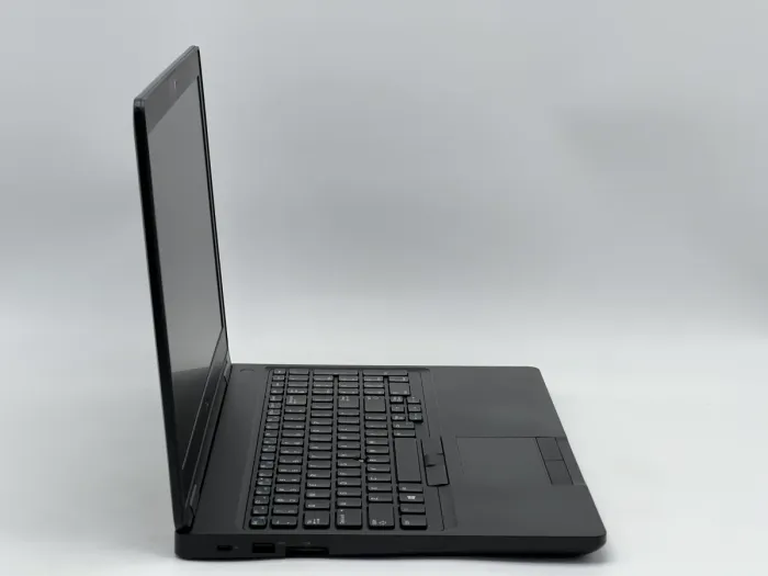 Ноутбук Dell Latitude 5590, i5-7300U, 8 GB, 120 GB, Intel HD Graphics 620, 1366x768, TN [SH26061406] БУ - зображення 2
