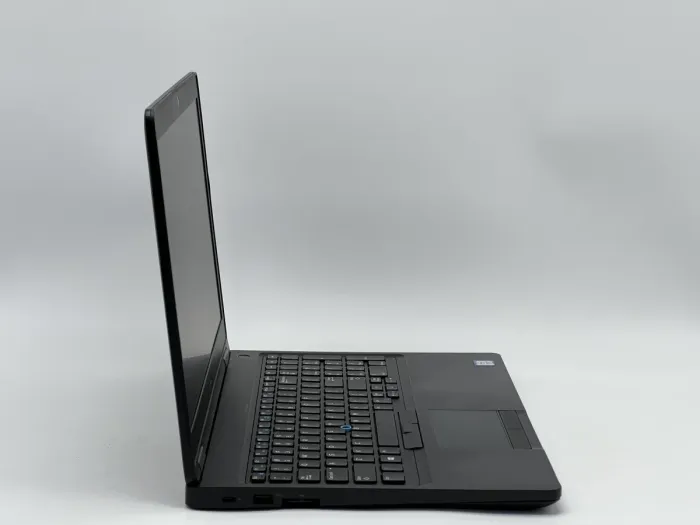 Ноутбук Dell Latitude 5590, i5-7300U, 8 GB, 120 GB, Intel HD Graphics 620, 1366x768, TN [SH26051056] БУ - зображення 2