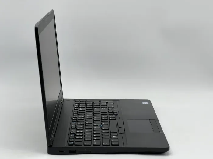 Ноутбук Dell Latitude 5590, i5-7300U, 8 GB, 120 GB, Intel HD Graphics 620, 1366x768, TN [SH26061404] БУ - зображення 2