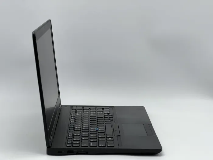 Ноутбук Dell Latitude 5590, i5-7300U, 8 GB, 120 GB, Intel HD Graphics 620, 1366x768, TN [SH26051066] БУ - зображення 2