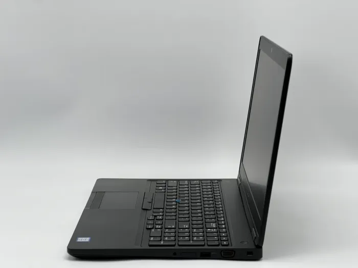 Ноутбук Dell Latitude 5590, i5-7300U, 8 GB, 120 GB, Intel HD Graphics 620, 1366x768, TN [SH26051067] БУ - зображення 3