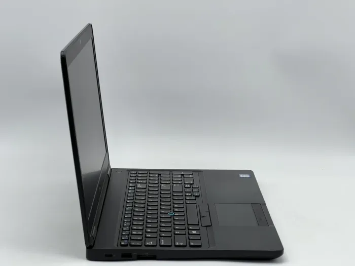 Ноутбук Dell Latitude 5590, i5-7300U, 8 GB, 120 GB, Intel HD Graphics 620, 1366x768, TN [SH2605876] БУ - зображення 2