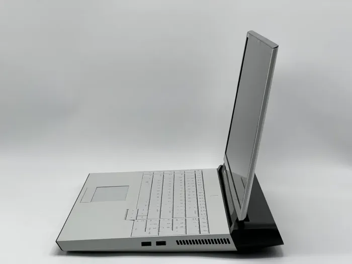 Ноутбук Dell Alienware Area 51m, Intel Core i9-9900K, 32 GB, 960 GB, NVIDIA GeForce RTX 2080, 1920x1080, IPS [SH2509588] БУ - зображення 3