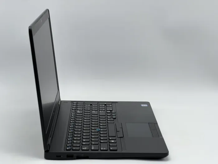 Ноутбук Dell Latitude 5590, i5-7300U, 8 GB, 120 GB, Intel HD Graphics 620, 1366x768, TN [SH26061625] БУ - зображення 2