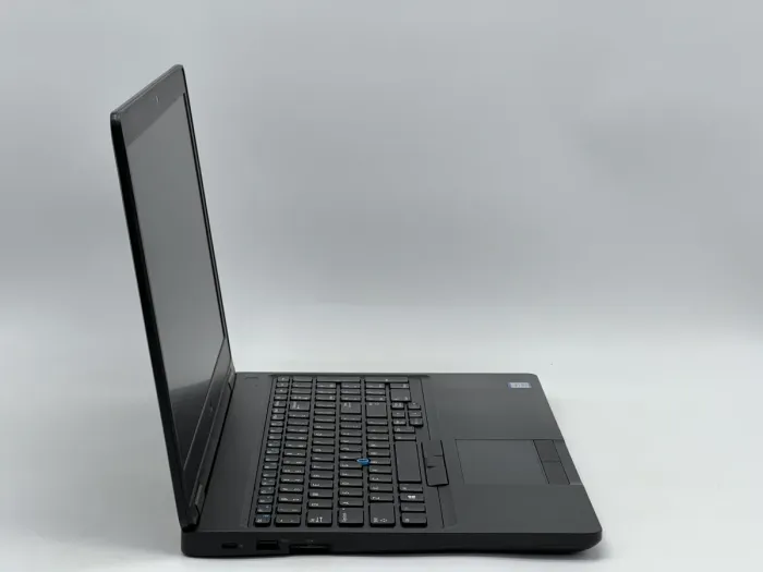 Ноутбук Dell Latitude 5590, i5-7300U, 8 GB, 120 GB, Intel HD Graphics 620, 1366x768, TN [SH26061008] БУ - зображення 2