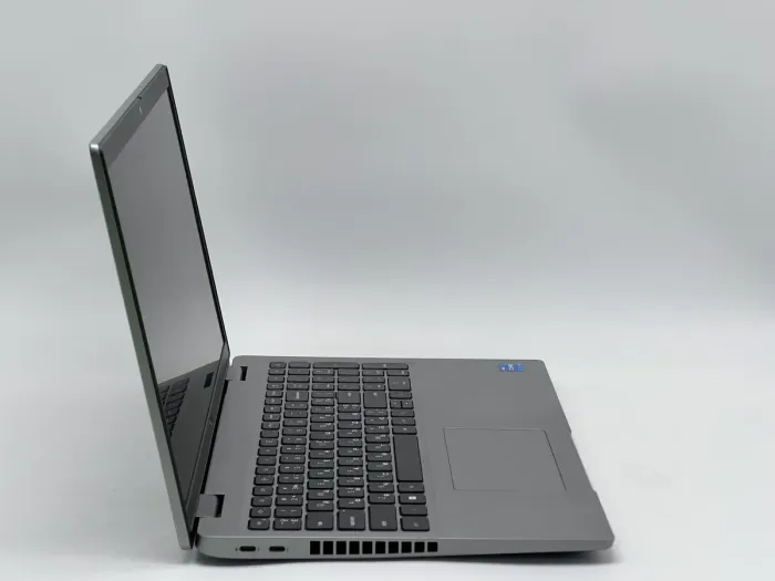 Ноутбук Dell Latitude 5520, i5-1135G7, 16 GB, 240 GB, Iris Xe Graphics, 1366x768, TN [SH25121513] БУ - зображення 2