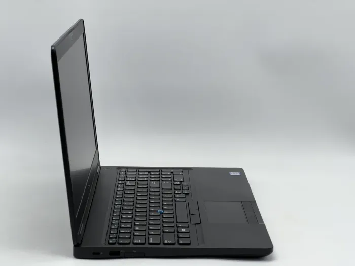Ноутбук Dell Latitude 5590, i5-7300U, 8 GB, 120 GB, Intel HD Graphics 620, 1366x768, TN [SH2605903] БУ - зображення 2
